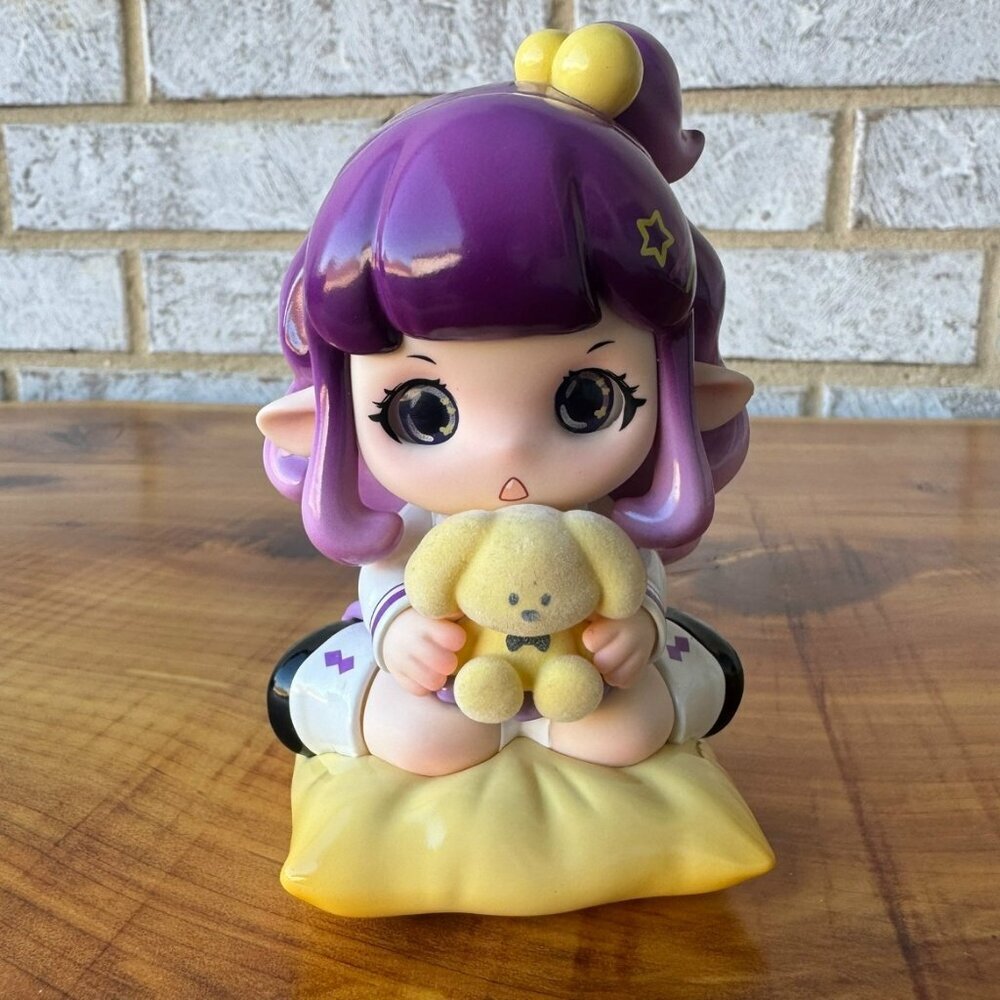 Letsvan Fiila College Freshmen Series Sleepy Girl PVC Figurine